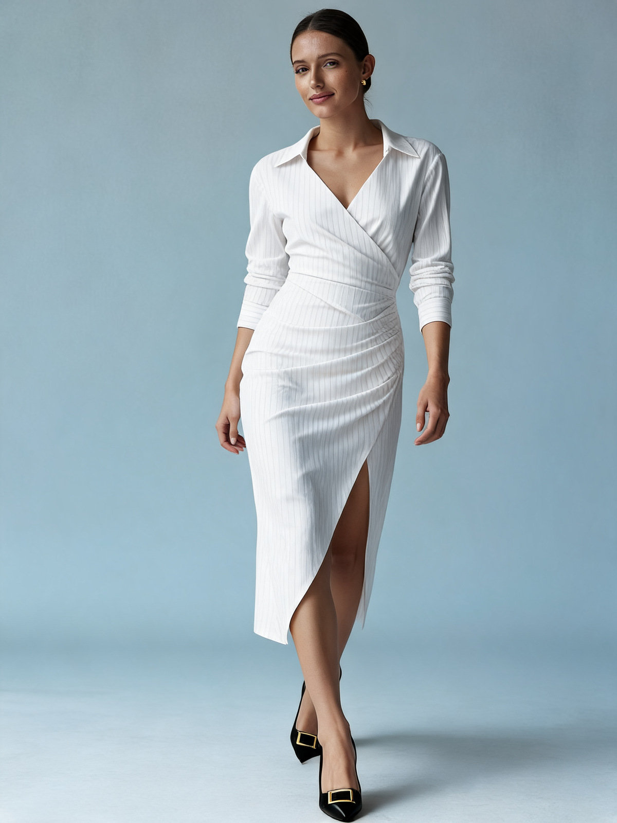 Vestido manga larga blanco caminando
